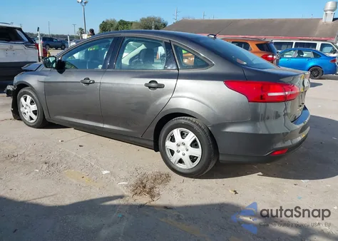 2016 Ford Focus S z USA, uszkodzony, nr VIN 1FADP3E26GL262175